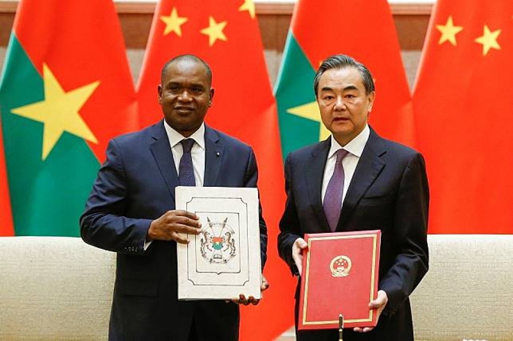 布吉納法索在26日與中國簽署恢復外交關係的聯合公報，中國外交部長王毅更點名，非洲只剩一個國家還未與中國建交，即是台灣非洲僅剩友邦「史瓦帝尼」。（湯森路透）