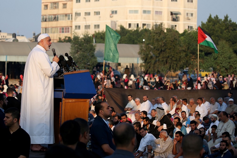 哈瑪斯領導人哈尼亞（Ismail Haniyeh）向加薩巴勒斯坦人發表演講。（湯森路透）