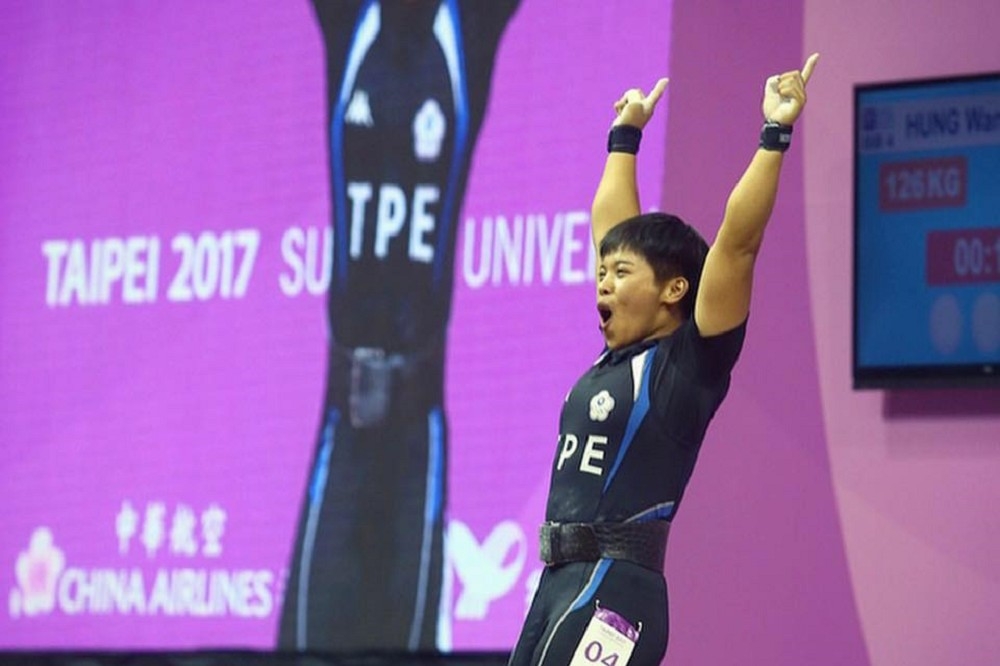 25日進行亞運舉重女子69公斤級賽事，台灣名將洪萬庭最終以233公斤奪銀。（圖片取自洪萬庭臉書）