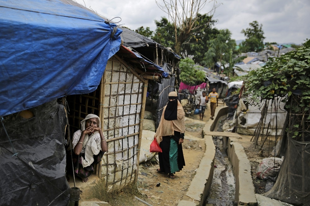 羅興亞人長期被緬甸視為非法移民，不屬於任何國籍。緬甸承諾將接納所有羅興亞難民，但聯合國難民屬認為其條件尚不利於羅興亞人返家。（美聯社）