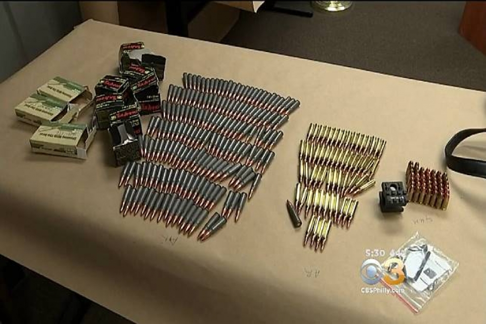 警方發現孫安佐藏一把自組手槍與超過1600發子彈。（圖片取自CBS Philly）