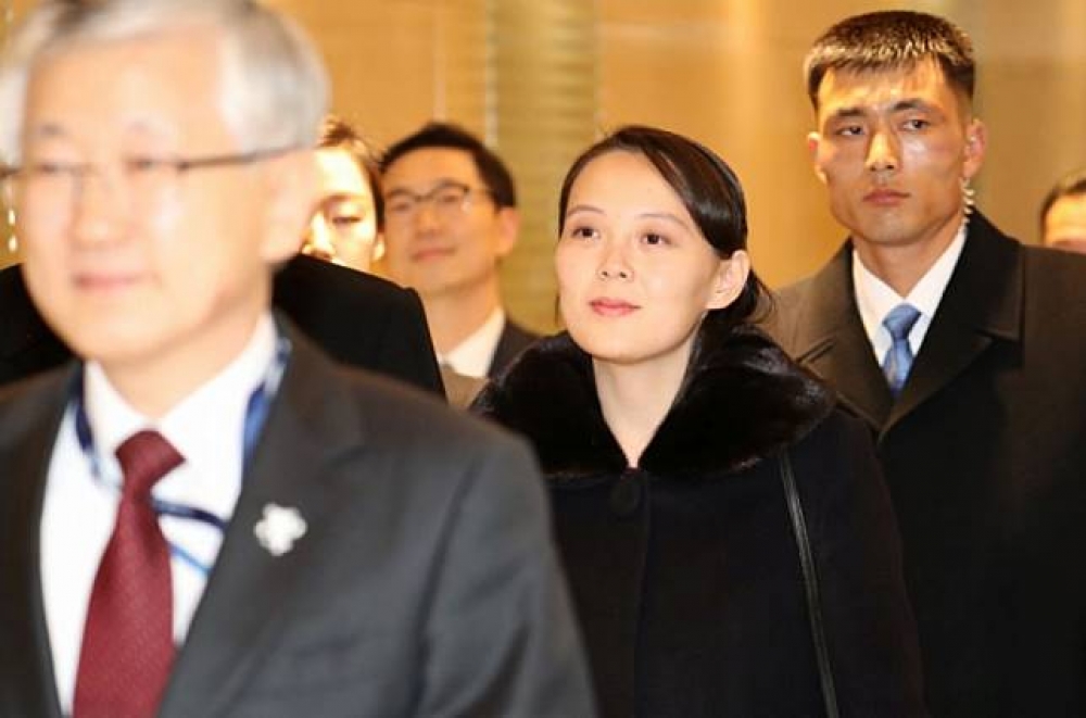 北韓領導人金正恩胞妹金與正（中）9日下午搭乘專機抵達南韓仁川機場。（湯森路透）