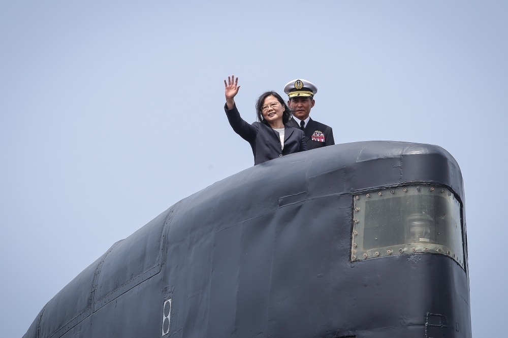 美國國務院公告台灣潛艦國造的行銷核准證。圖為日前蔡英文出席海軍敦睦支隊啟航歡送。（攝影：陳品佑）