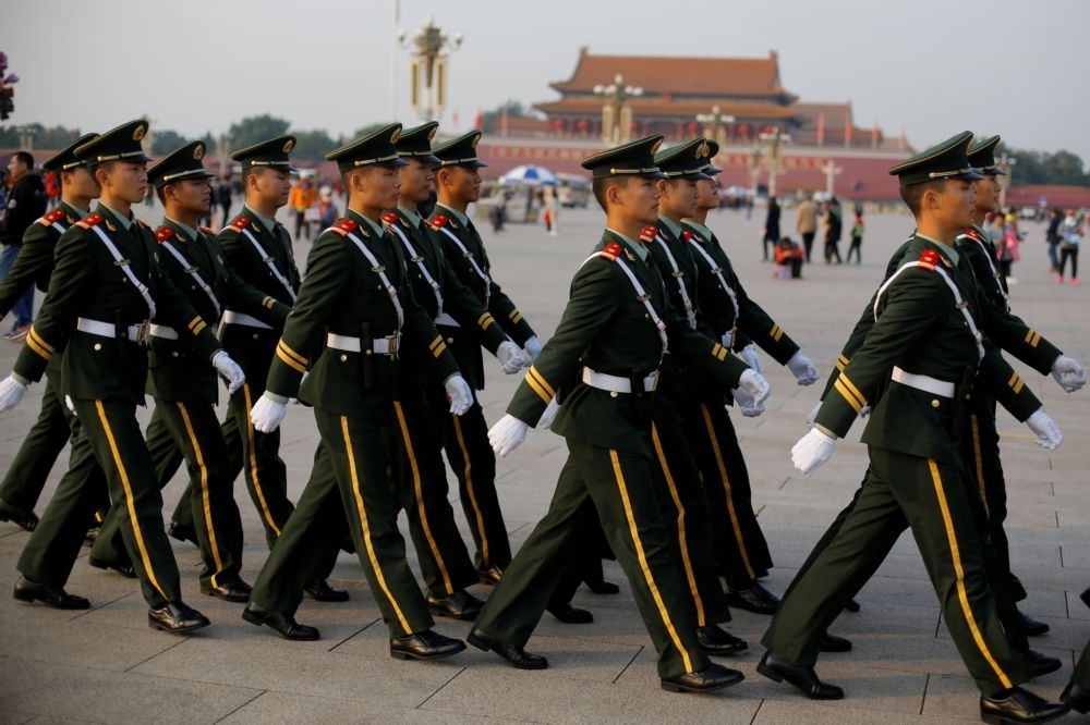 中國北京天安門前的維序軍警。（湯森路透）