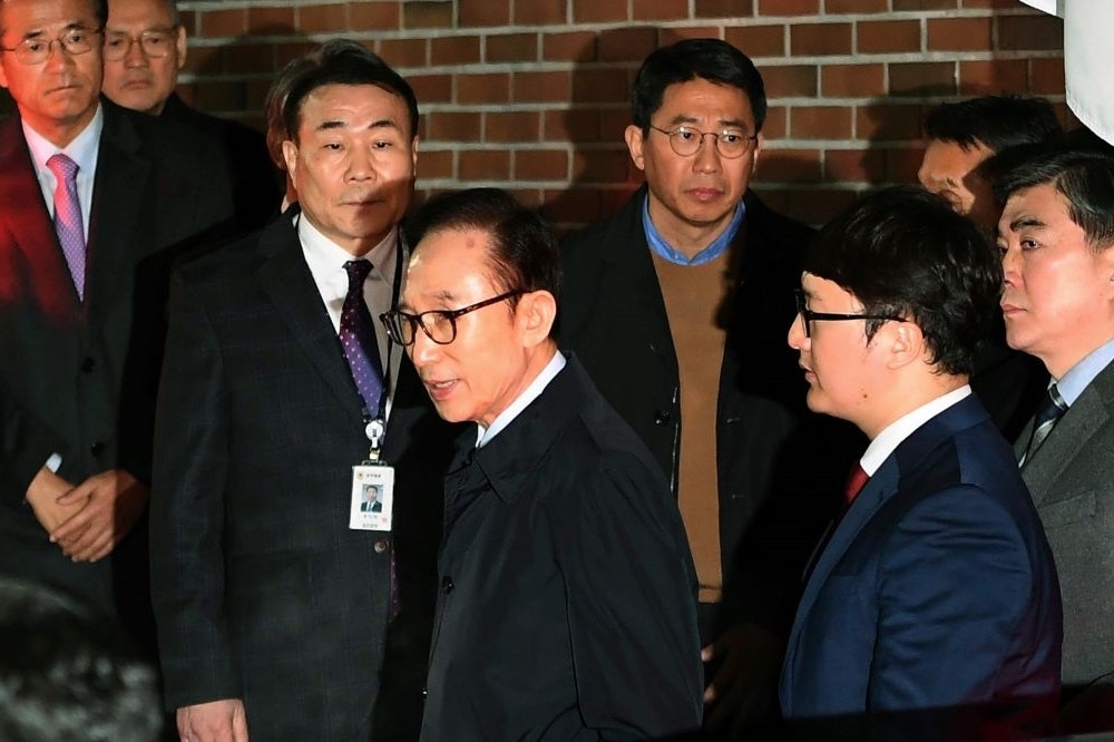 南韓檢方9日已14項罪名起訴李明博。（美聯社）