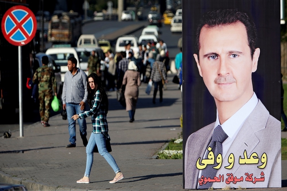 敘利亞首都大馬士革（Damascus）街上，一幅總統阿塞德（Bashar al-Assad）的看板照片。（湯森路透）