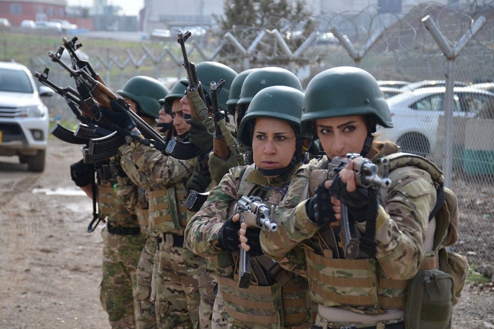 庫德族Peshmerga女兵。（娜希達提供）