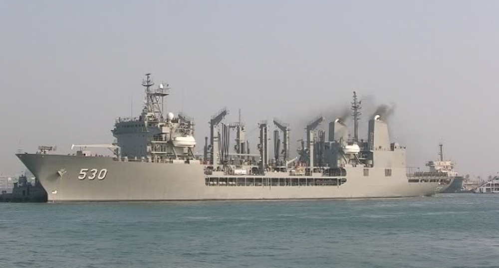 海軍一艘武夷軍艦（如圖）13日上午在左營外海進行操演任務，一士兵落海失蹤，軍方正全力尋中。（海軍提供）