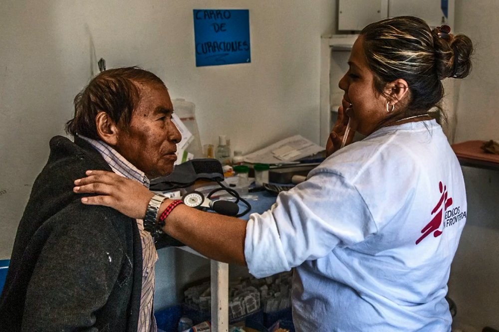 無國界醫生組織為墨國格雷羅州提供行動診所。（翻攝自YouTube）