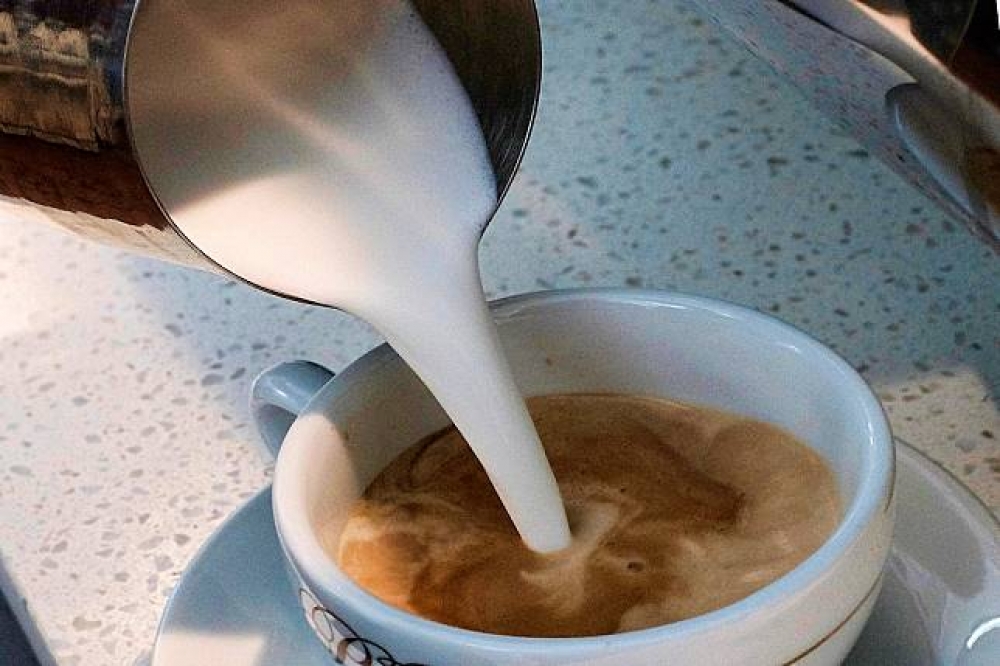 美國法官裁定，咖啡業者須在加州販售的咖啡上標出癌症警告語。（美聯社）
