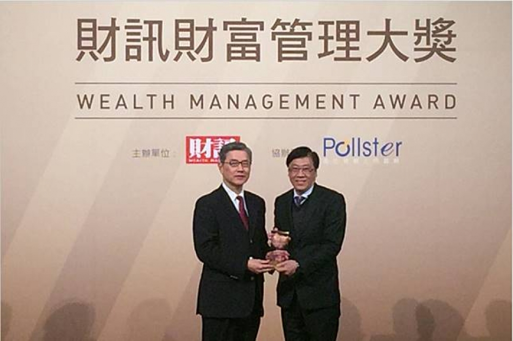 凱基證券勇奪財富管理大獎，由高永昇副總經理(右)代表領獎。（照片提供：凱基證券）