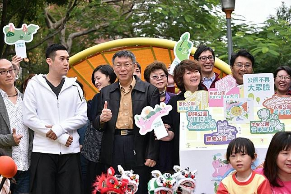 台北市長柯文哲4日上午前往朝陽公園與樹德公園，出席「共融式」遊戲場啟用記者會。（台北市政府提供）