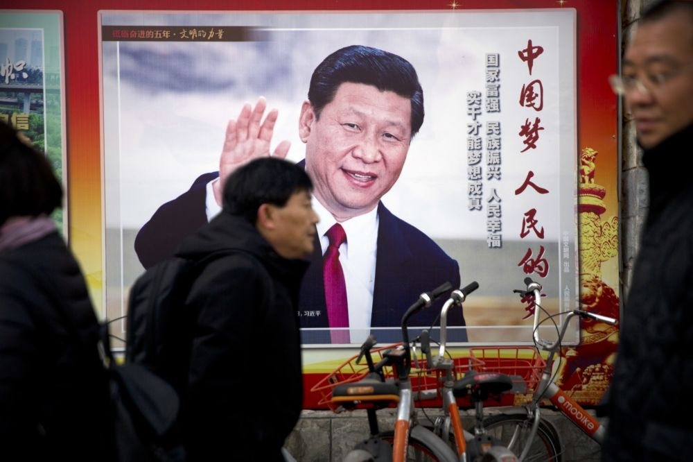 矗立於北京街頭的中國國家主席習近平宣傳看板。（美聯社）