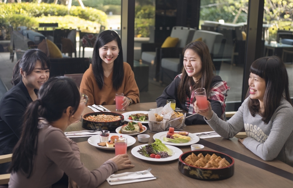 台南大員皇冠酒店推出自助餐優惠，讓閨蜜可以一起交流感情。(照片提供：台南大員皇冠酒店)