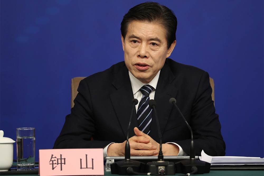 中國商務部部長鐘山於年度會議上回應美國關稅壁壘。（湯森路透）
