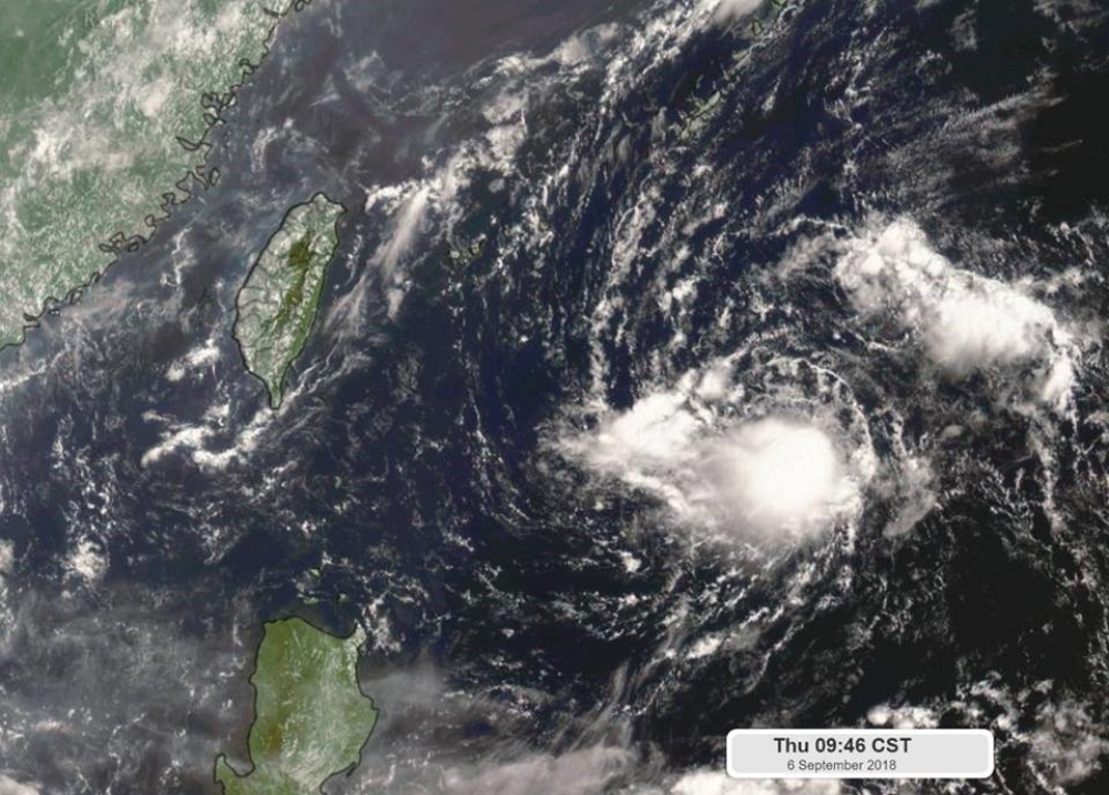 位於台灣東南放一熱帶低氣壓持續發展，最快7日成為第22號颱風「山竹」。（圖片取自天氣風險 WeatherRisk）