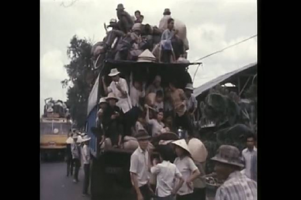 越戰時人民逃難情況。（圖片取自YouTube）