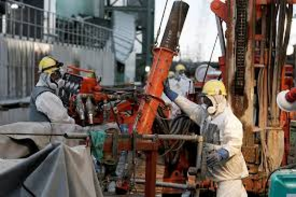 福島核災初期，在極高輻射的威脅下，動員兩萬名緊急作業核電工收拾善後。（湯森路透）