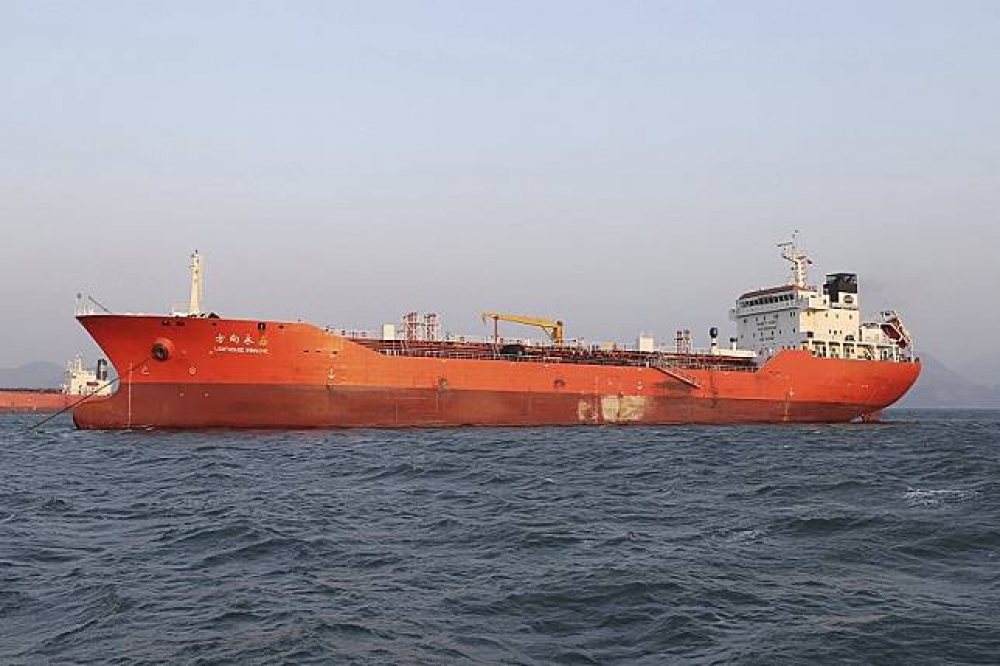 註冊在香港的貨輪「Lighthouse Winmore」遭報導違反聯合國貿易制裁，與北韓船隻進行油品交易。（湯森路透）