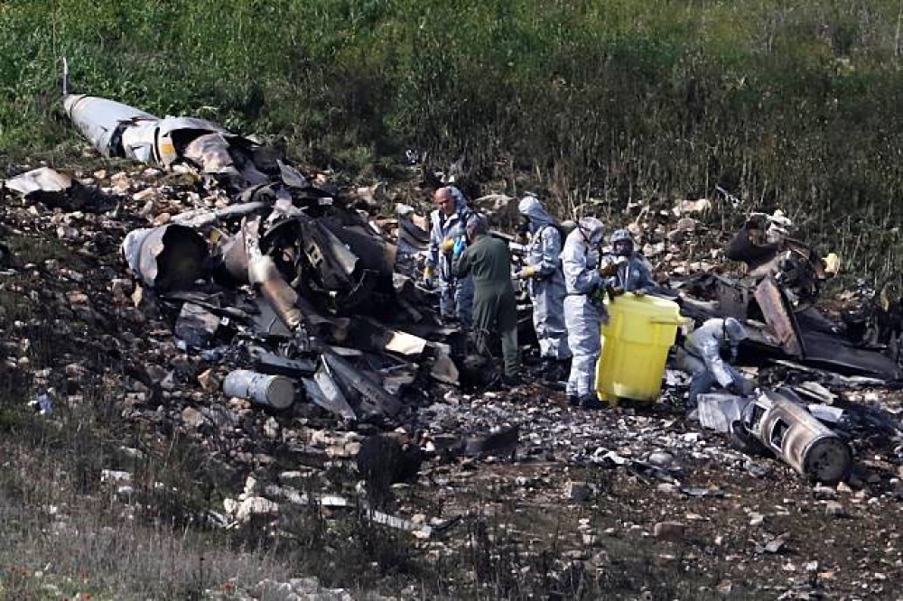 以色列F-16戰機遭敘利亞反擊，墜毀在以色列北部。（湯森路透）