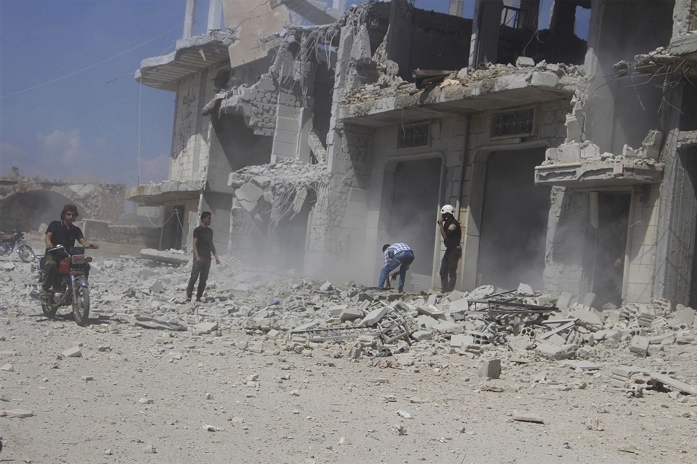 敘俄雙方9日恢復對聖戰士大本營伊德利卜省（Idlib）的空襲行動，平民樓房遭炸毀。（美聯社）