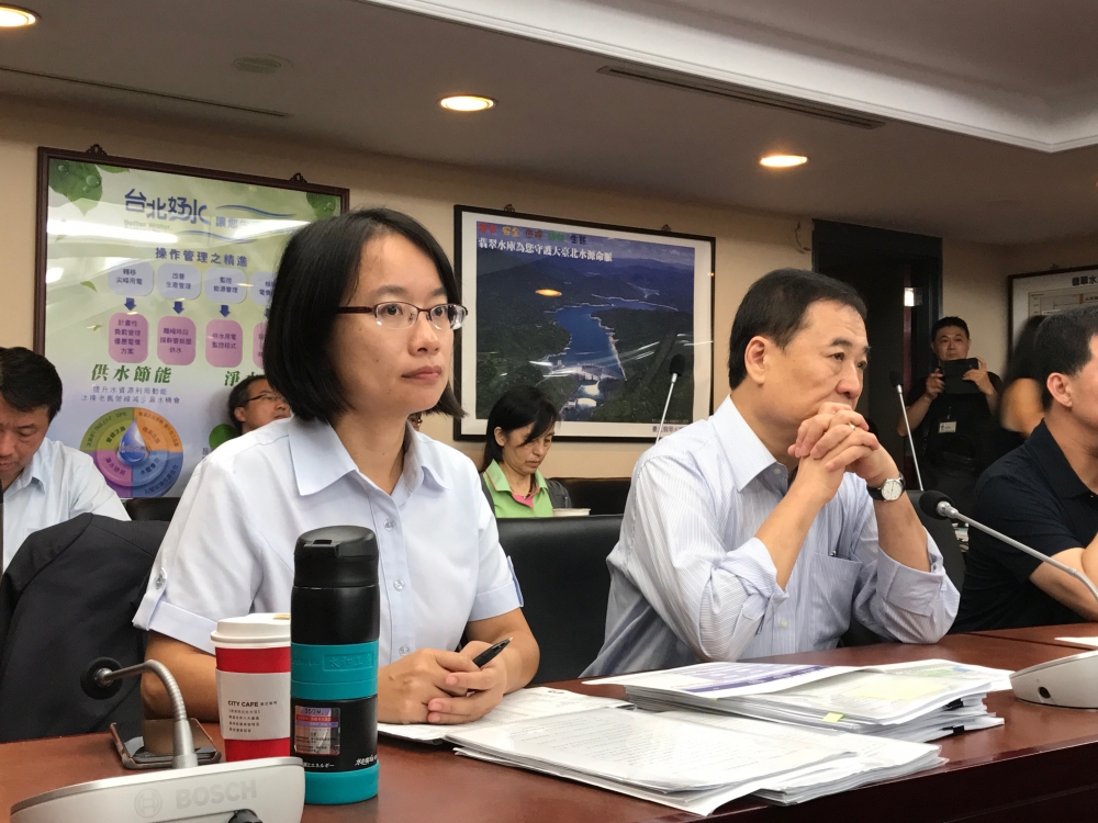台北農產運銷公司總經理吳音寧11日上午再到台北市議會財建委員會針對「第一果菜市場改建案」進行專案報告。（攝影：李智為）