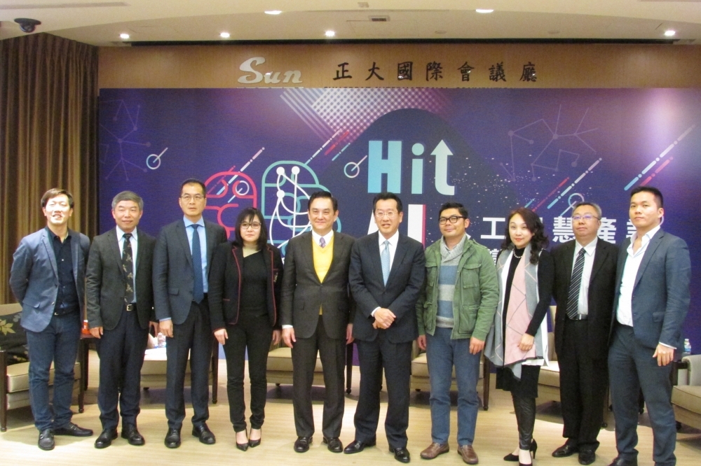 第一屆AI高峰會在台大管理學院盛大展開，主辦單位特邀集國內相關產業知名講者參與演講。(攝影：陳彥邦）