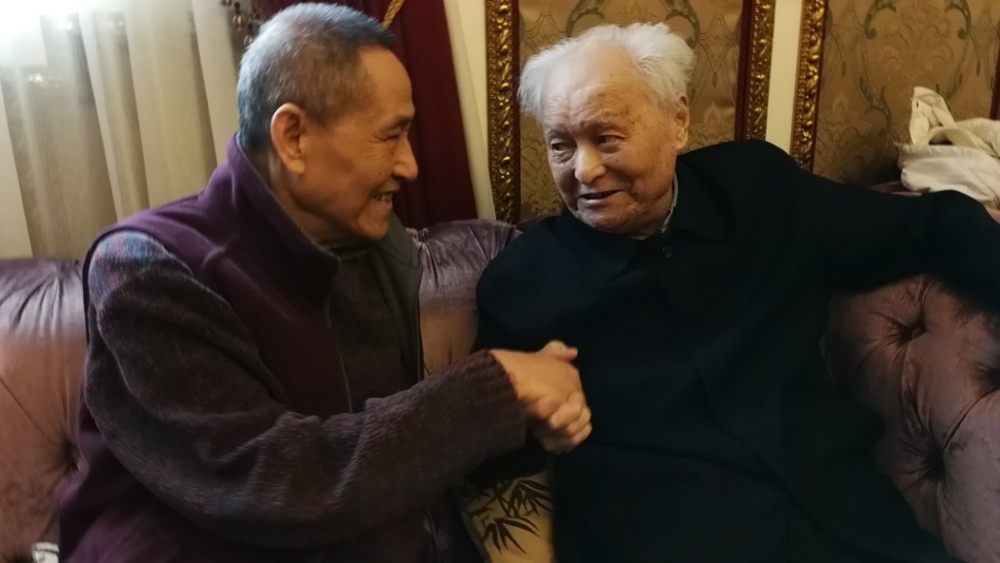 2018年1月，李銳和鮑彤在北京相聚。（圖片由紐時中文網提供）