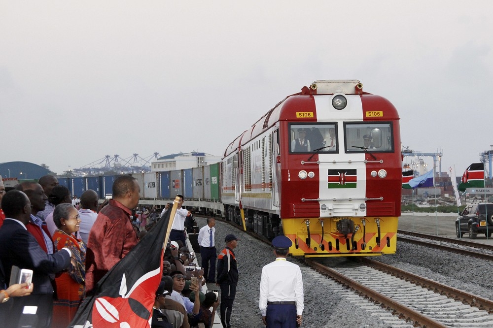 肯亞「瘋狂鐵路」頭洗到一半，中國抽手，怎麼辦？（美聯社）