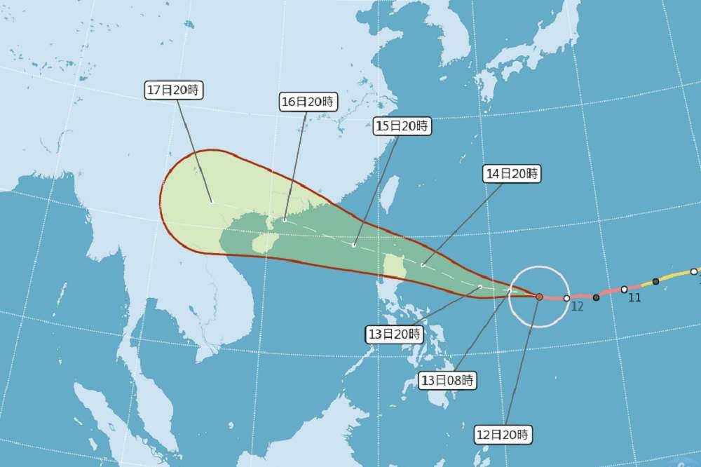 氣象局12日晚間8點公布的山竹颱風路徑圖。（圖片取自中央氣象局）