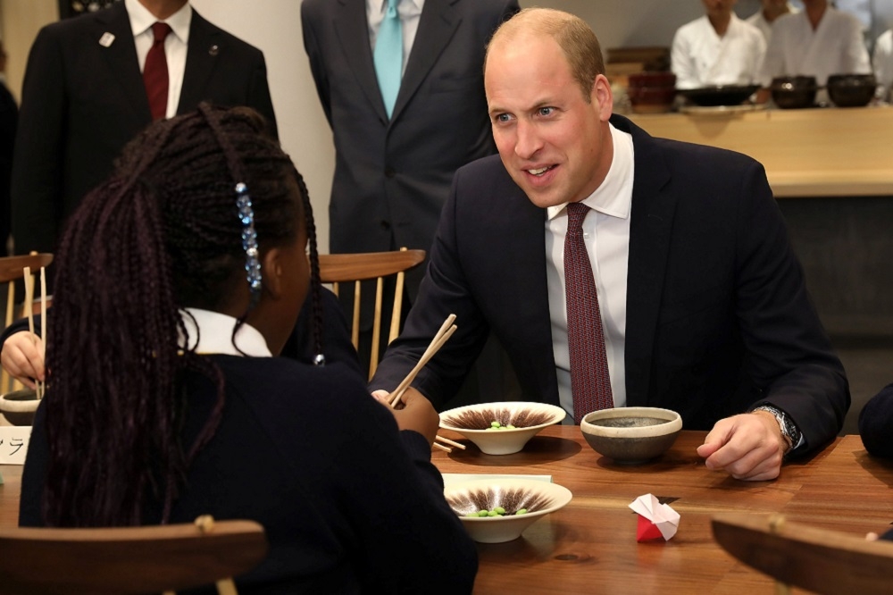 英國威廉王子（Prince William）在14日參訪位在倫敦的日本文化之家，誤將日式料理說成中國菜。（湯森路透）
