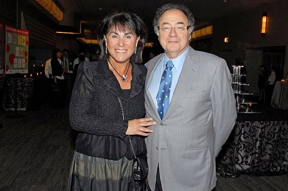 加拿大籍億萬富豪謝爾曼（Barry Sherman）與其妻。（湯森路透）