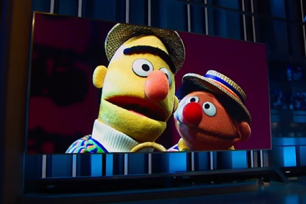 《芝麻街》劇中布偶角色伯特（Bert）和伯特（Ernie），被前編劇證實是一對同志伴侶。（翻攝自Youtube）