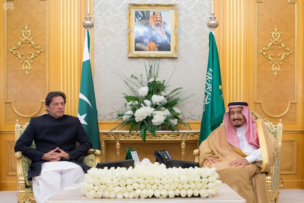 巴基斯坦總理伊姆蘭汗（Imran Khan）與沙烏地阿拉伯國王薩爾曼（Salman）。（美聯社）