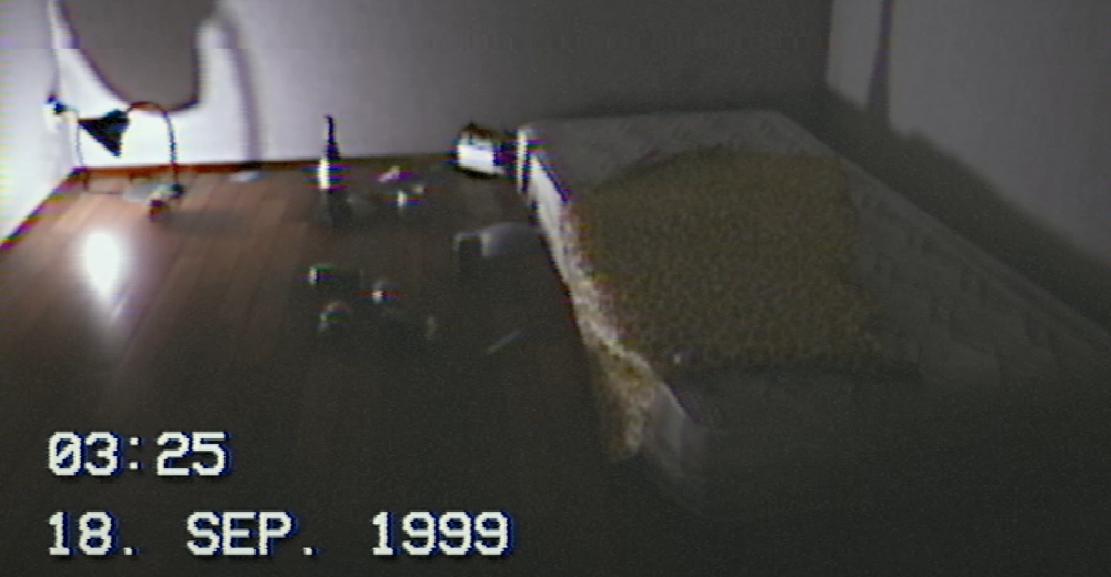 《September 1999》短短五分鐘遊戲時間，以錄影帶風格成功營造氣氛。（圖片來源：98demake）