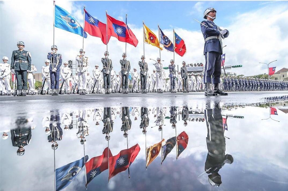 台灣的防衛指針是「制空、制海、反登陸」，卻擁有最多的地面部隊，與相對弱小的空軍與海軍。（圖片摘自國防部發言人臉書，拍攝者為青年日報記者洪嘉豪）