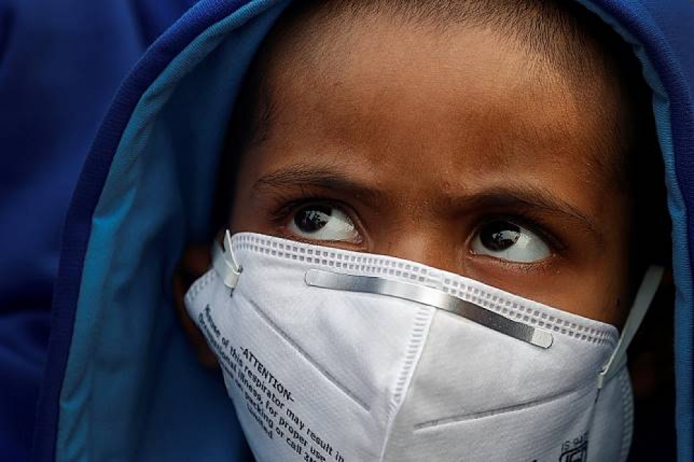 ，空氣汙染嚴重，全球1700萬名1歲以下兒童正吸入有毒空氣，恐影響兒童腦部發育。（湯森路透）