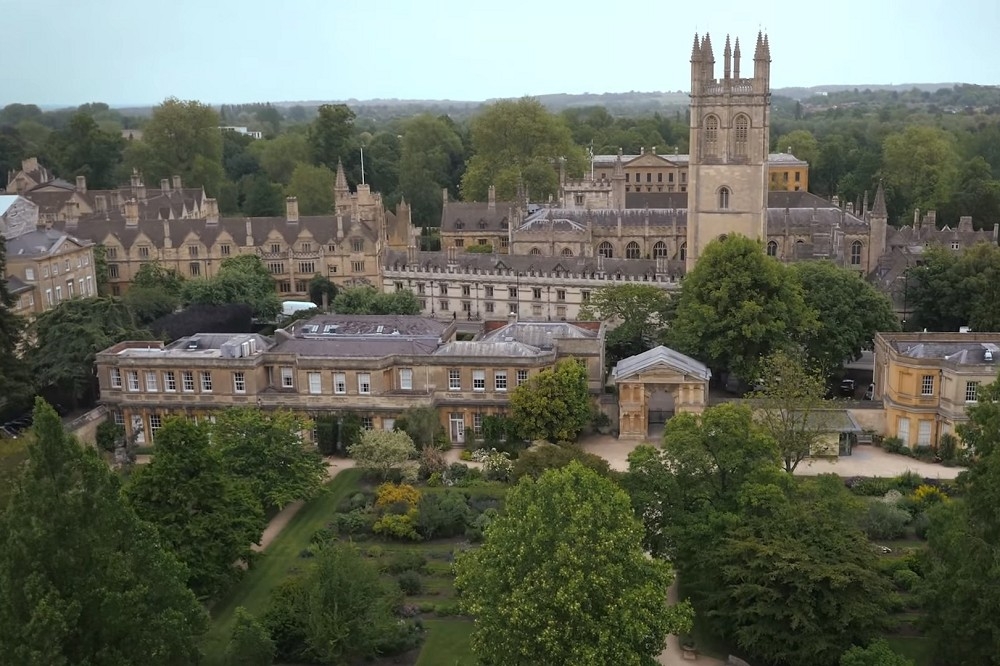 英國牛津大學連續3年蟬聯世界大學寶座。（圖片取自牛津大學影片）