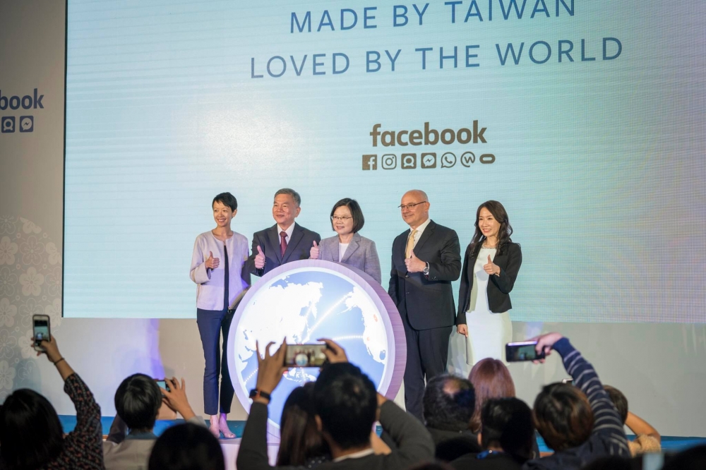 Facebook 27日在台舉辦「2020與世界為友」活動，宣布擴大在台投資。（取自蔡英文臉書）