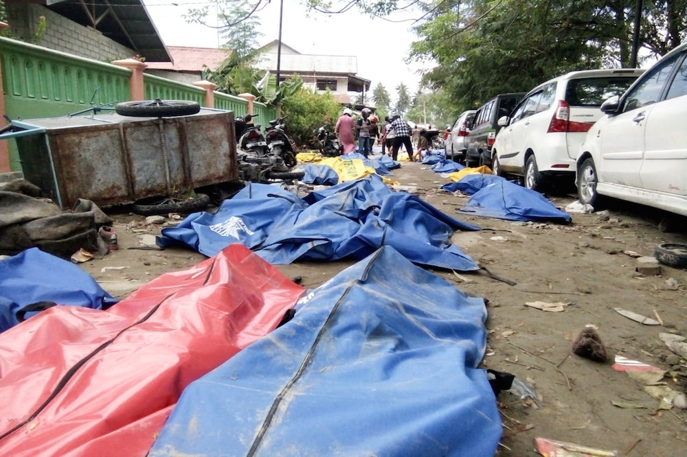 印尼蘇拉威西島發生規模7.5級強震、海嘯，震央巴魯市災情慘重，遍地屍體。（湯森路透）