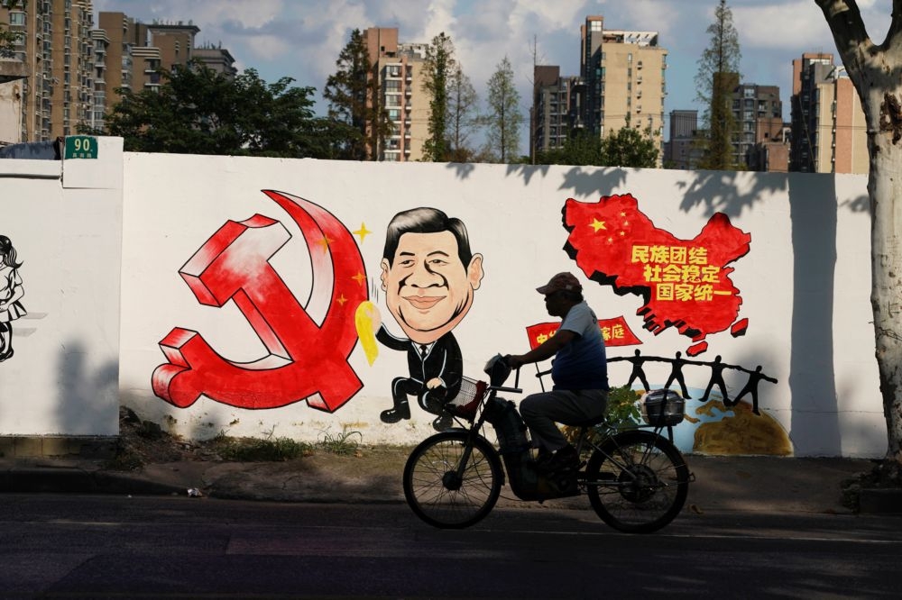 中國上海街上的習近平塗鴉。（湯森路透）