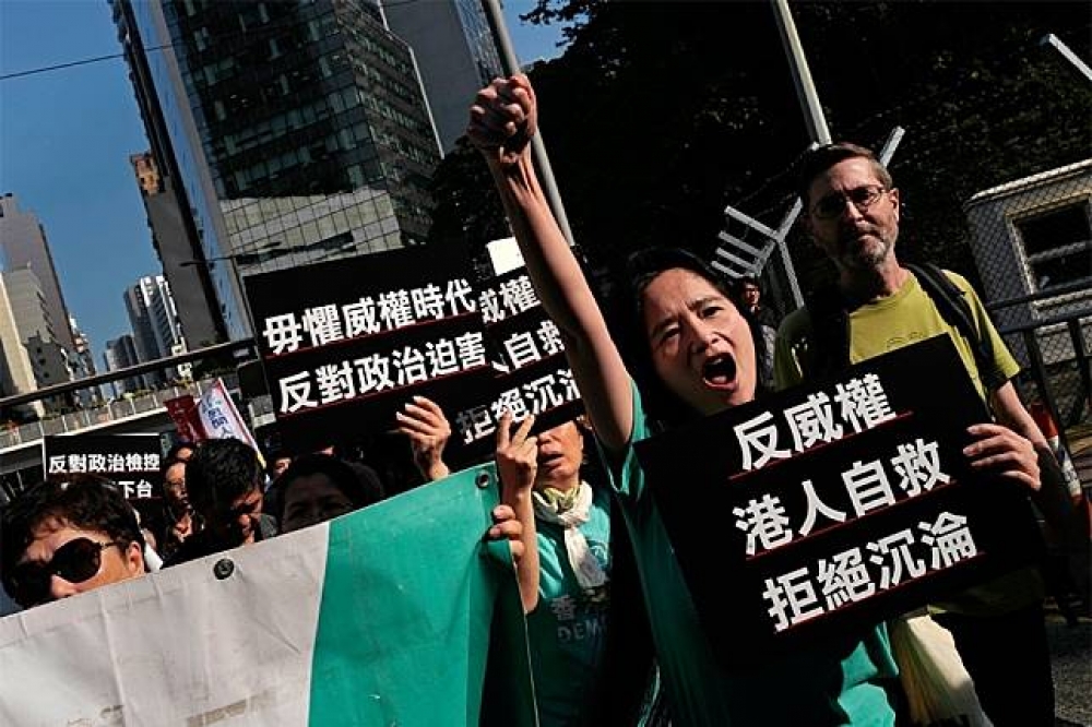 香港民眾上街頭表達「反威權」訴求。（美聯社）
