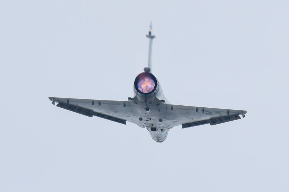 國慶活動今年最特別是幻象戰機採AT-3教練機航線，由總統府後方上空，往台北101方向進行飛行，將是首次戰機穿越總統府上空；圖為幻象戰機資料照。（資料照片）
