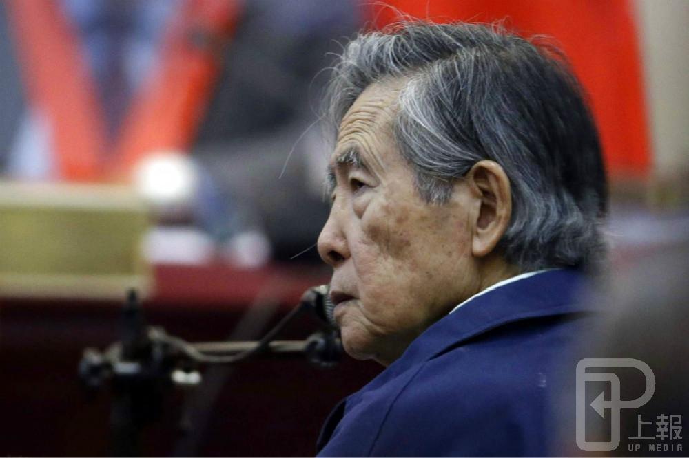 秘魯首位日裔總統、前獨裁者藤森於法庭上辯解。（美聯社）