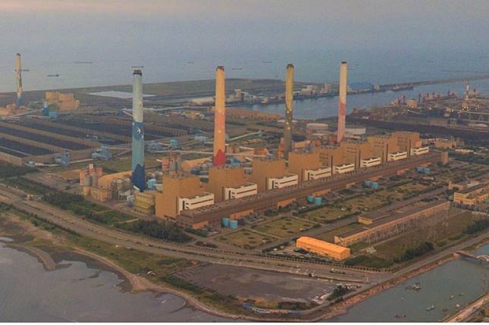 台中火力發電廠多年來都是中部空氣汙染最嚴重的地方，刪減24％的煤炭量可以改善空氣品質。（圖片取自Googlemap）