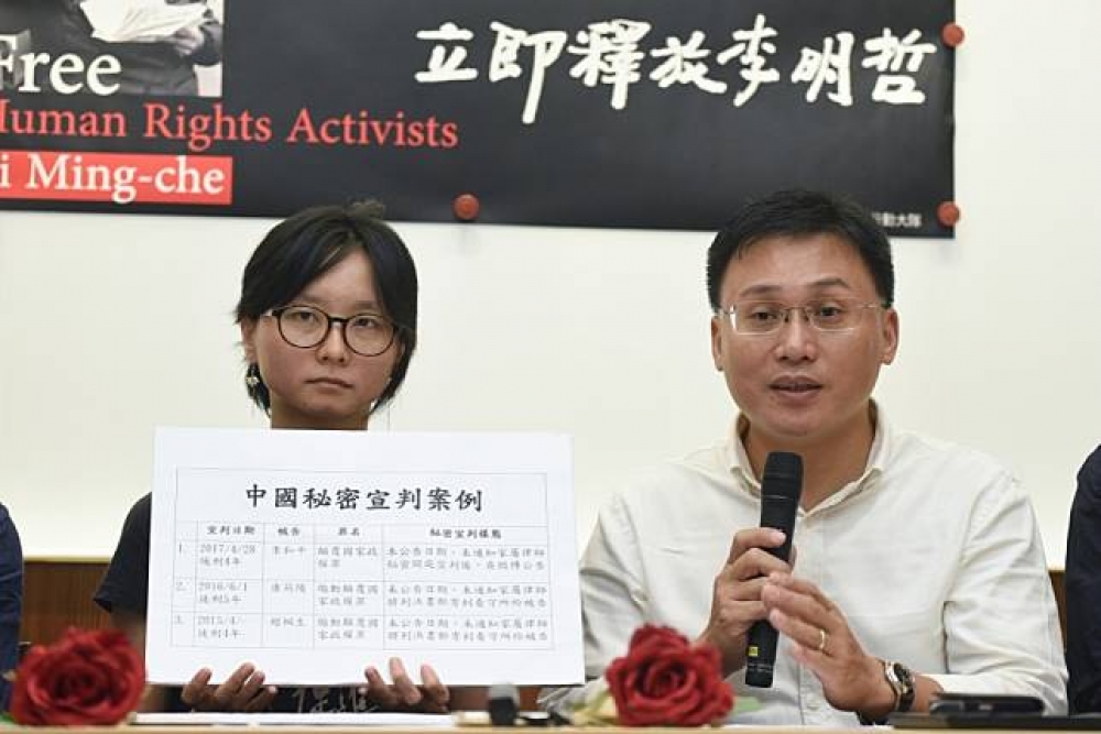 李明哲救援大隊成員蕭逸民1日表示，按中國法律程序，李明哲案的宣判結果應於本周出爐。依據《顛覆國家政權罪》的刑責，李明哲恐面對10年以上的重刑。（攝影：葉信菉）