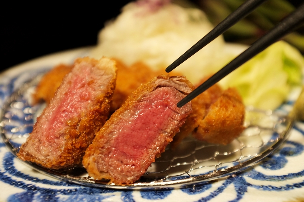 來自日本的京都勝牛推出台灣限定料理澳洲「極上和牛」（攝影：施縈縈）