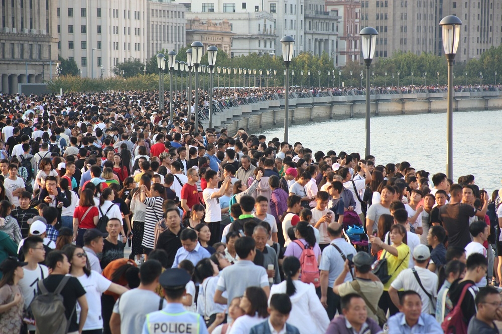 中國十一長假首日國內遊客數量便多達5億人次，國內旅遊收入高達新台幣1.86兆元。（湯森路透）