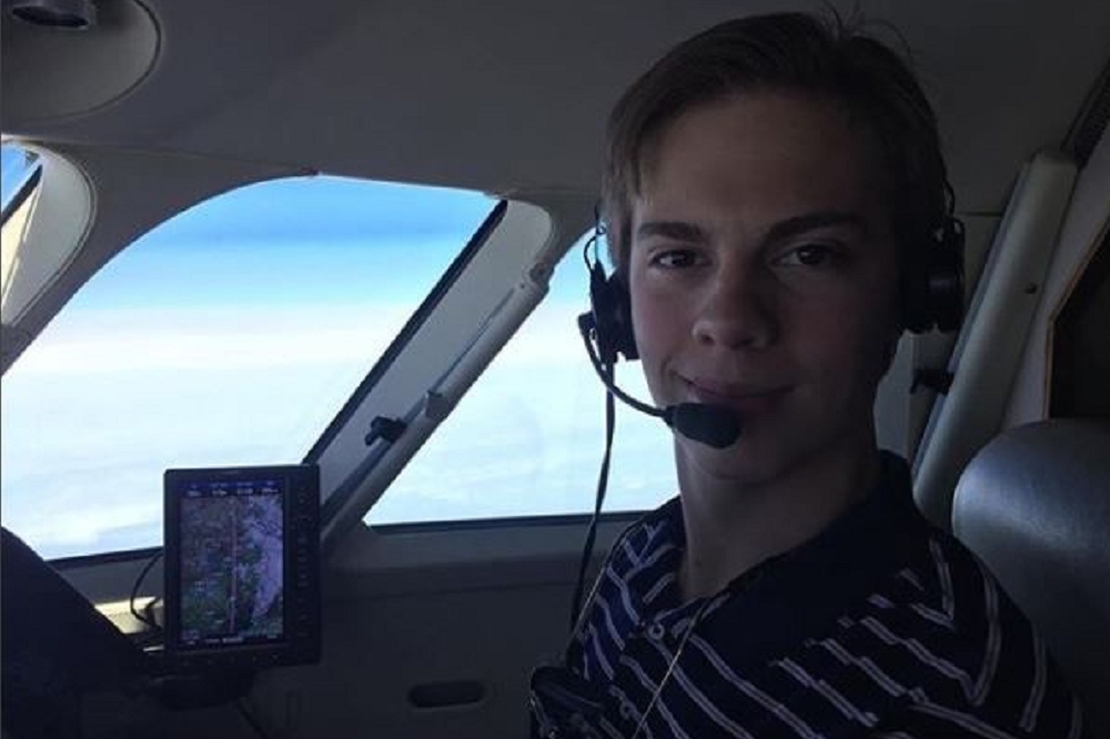 美國一名18歲青年日前創下最年輕駕駛飛機環遊世界的記錄，並透露自己曾誤入台灣「領空」。（圖片取自Mason Andrews IG）
