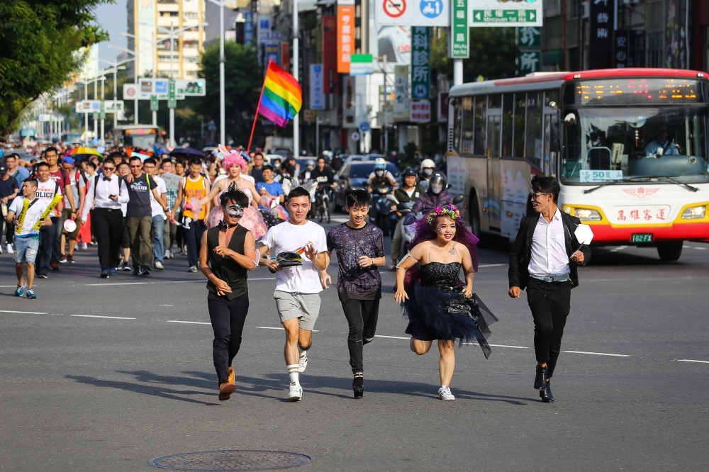 同婚合法化的公共討論幫助台灣社會創造了一個機會，重新凝聚不同族群的台灣人對於血緣、傳統、親密關係的想像。而這未來的台灣，將是更加平等、包容、彼此理解與肯認的社會。（資料照片／陳品佑攝）